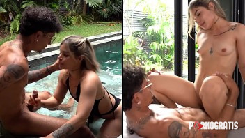 Metendo na loira novinha depois da piscina